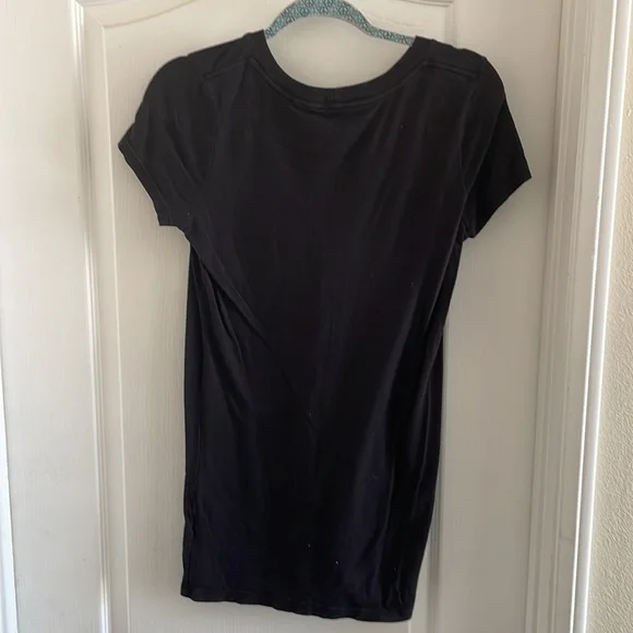 2 ladies large shirt sleeve tee shirts - Picture 7 of 7